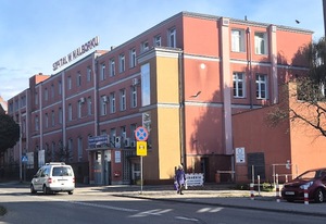 POWIATOWE CENTRUM ZDROWIA - PORADNIE I PRACOWNIE